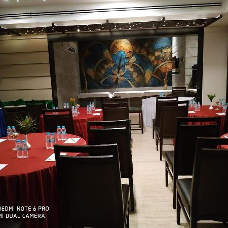 Tarawade Clarks Inn Púna Kültér fotó