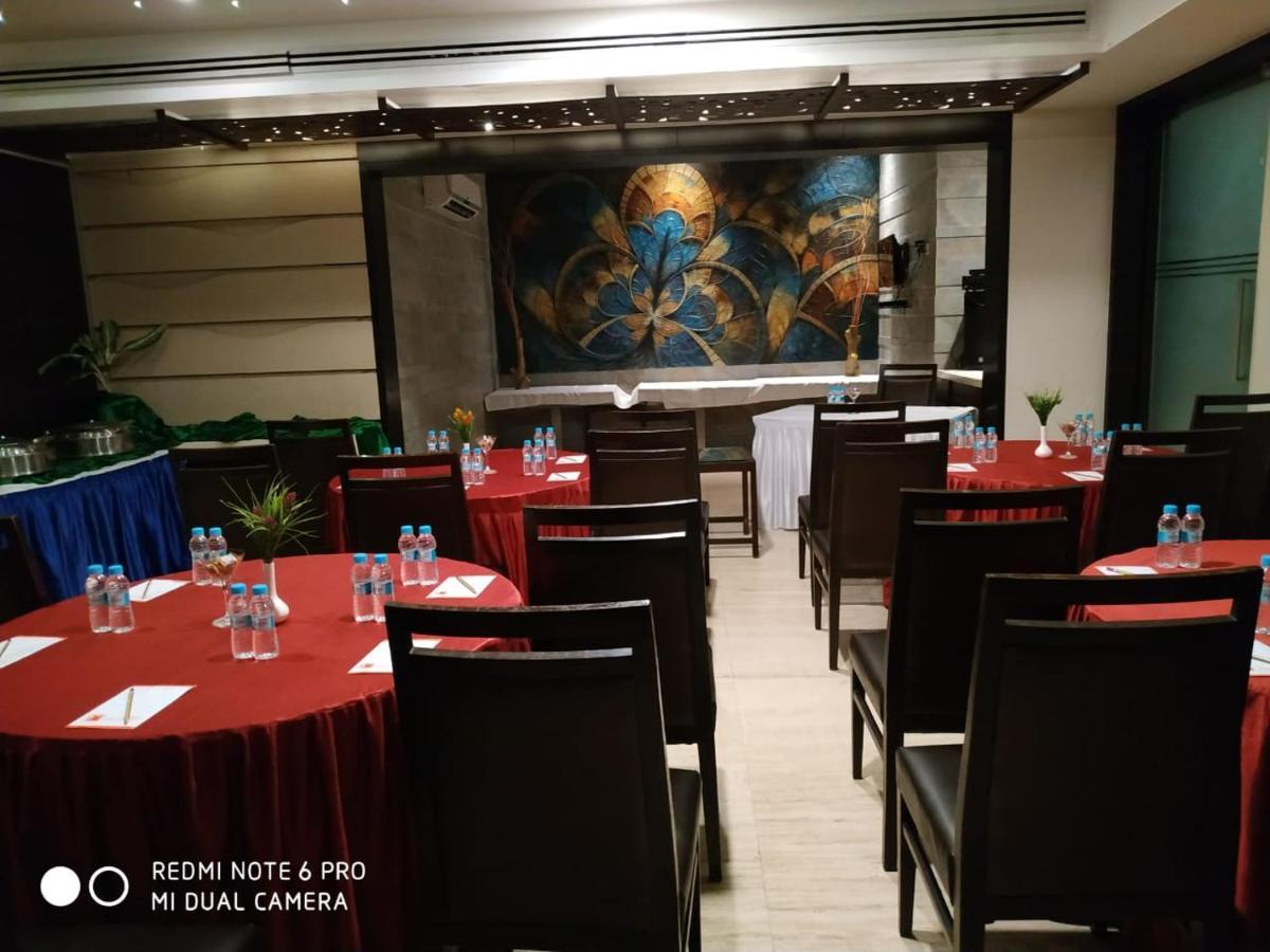 Tarawade Clarks Inn Púna Kültér fotó