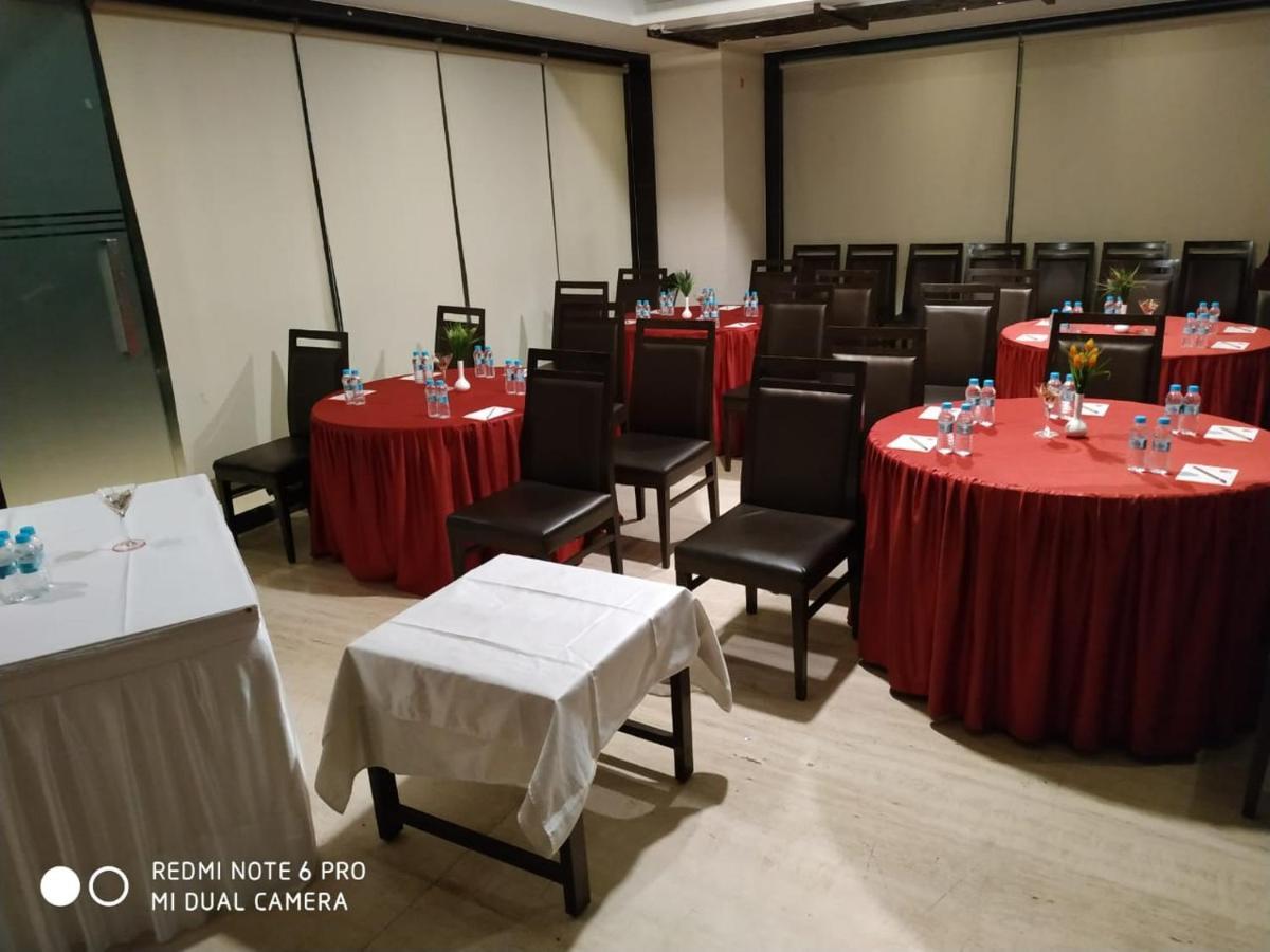Tarawade Clarks Inn Púna Kültér fotó