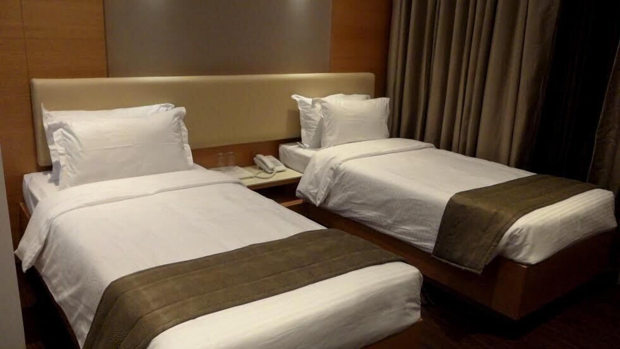 Tarawade Clarks Inn Púna Kültér fotó
